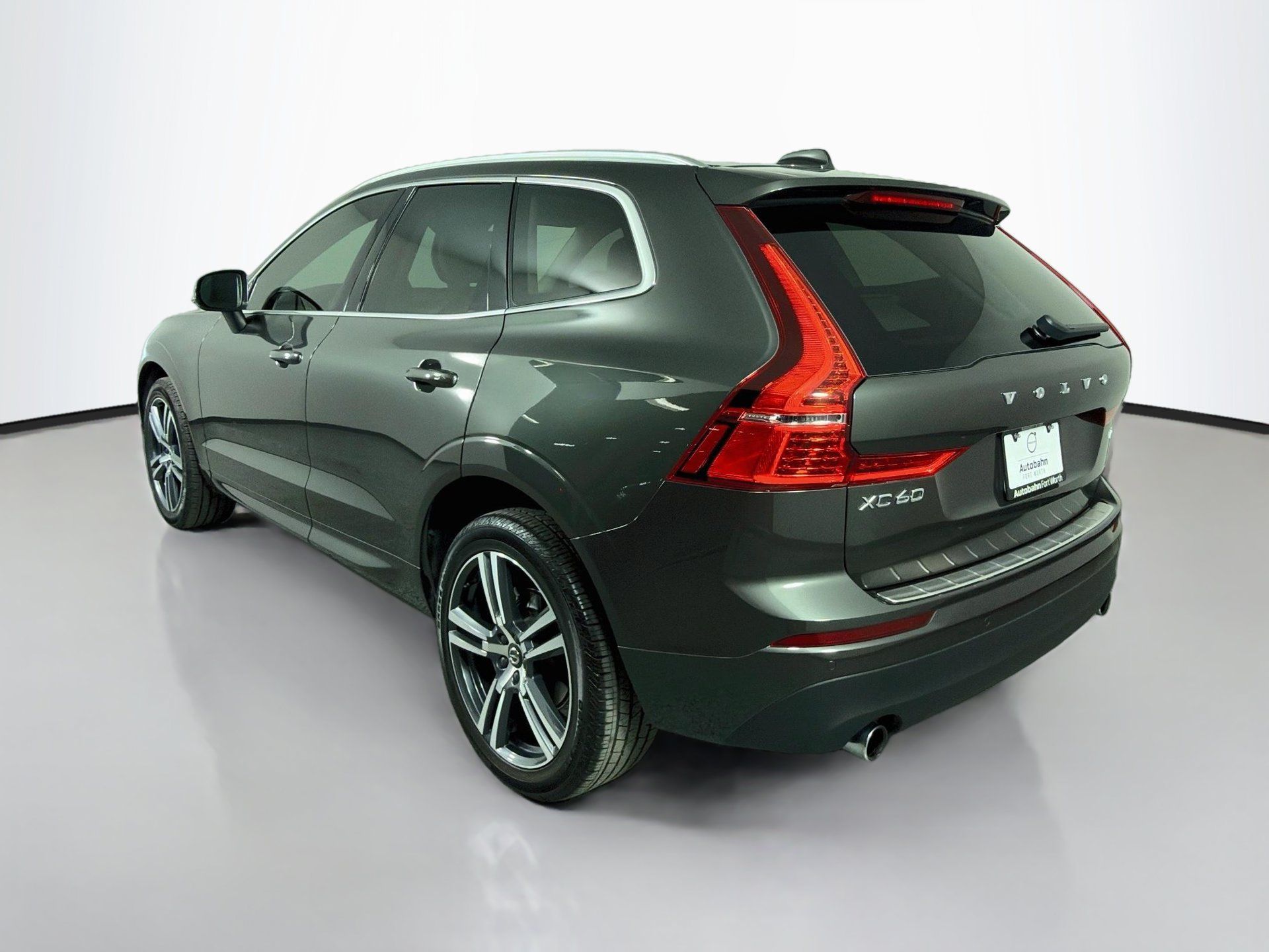 Used 2021 Volvo XC60 T5 Momentum w/ Premium Package FWD image 8