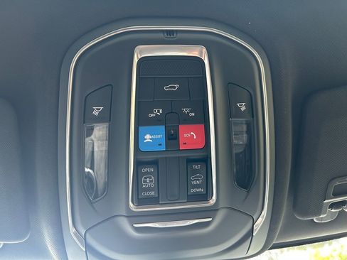 New 2025 Jeep Grand Cherokee L Altitude image 23