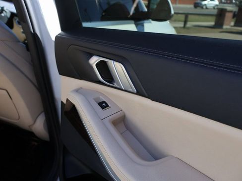 Used 2021 BMW X5 sDrive40i image 16