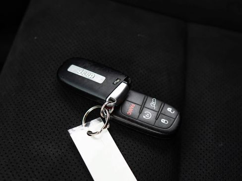 Used 2019 Jeep Grand Cherokee Trailhawk AWD/4WD image 56