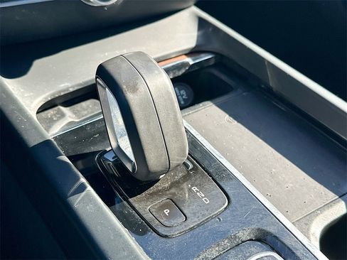 Used 2022 Volvo S60 B5 Momentum w/ Premium Package image 21