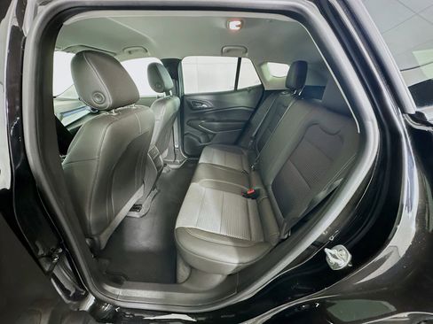 Used 2025 Chevrolet Trax LT FWD image 25