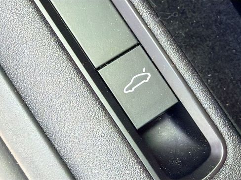 Used 2020 Porsche 911 Carrera 4S w/ Premium Package image 13