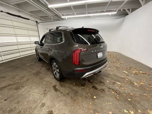 Used 2021 Kia Telluride EX w/ EX Premium Package image 4