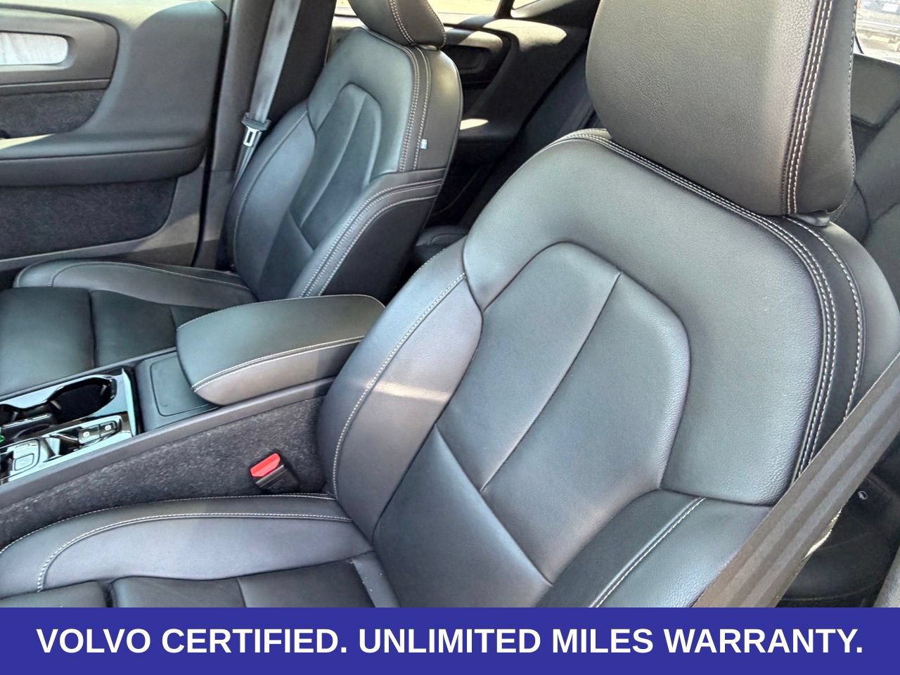 Certified 2025 Volvo XC40 B5 Plus AWD/4WD image 27