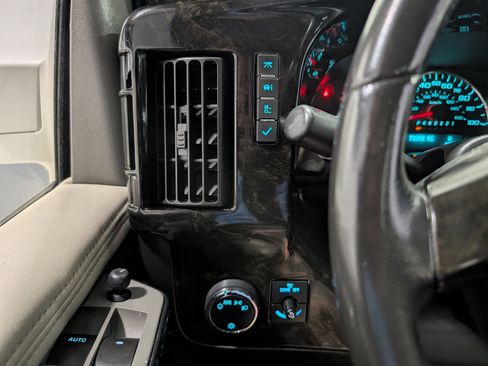 Used 2014 Chevrolet Express 1500 AWD image 25