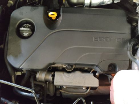 Used 2021 Chevrolet Trax LT w/ LT Convenience Package image 30