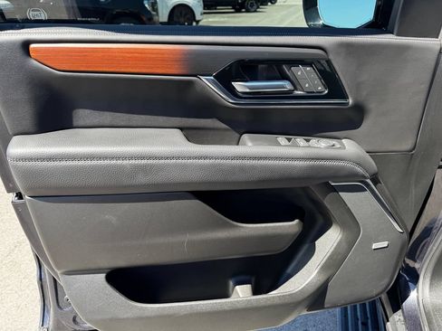 Used 2025 GMC Yukon Denali w/ Sun & Power Step Package AWD/4WD image 10
