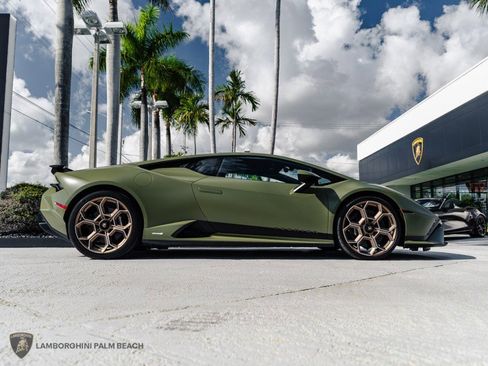 Used 2023 Lamborghini Huracan Tecnica image 7