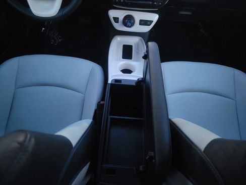 Used 2017 Toyota Prius Three Touring image 26