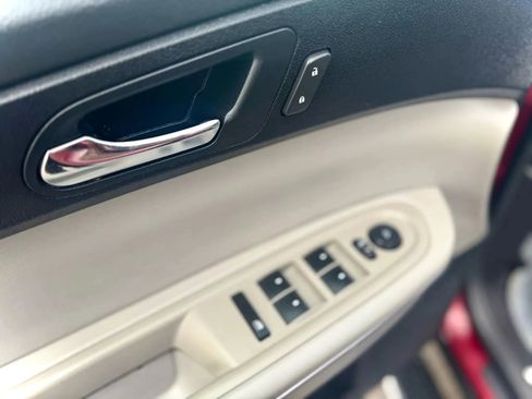 Used 2011 GMC Acadia SLE image 13