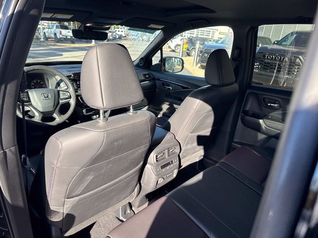 Used 2025 Honda Ridgeline Black Edition image 15