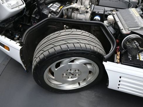 Used 1994 Chevrolet Corvette Coupe RWD image 22