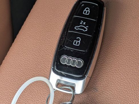 Used 2021 Audi e-tron Premium Plus w/ Premium Plus Package AWD/4WD image 30