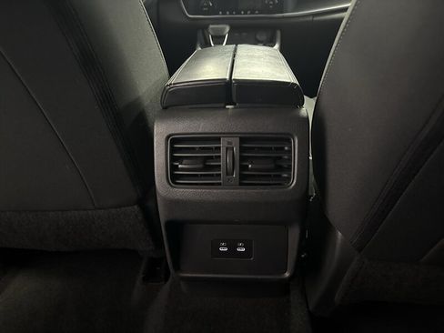 Used 2024 Nissan Rogue SV FWD image 31