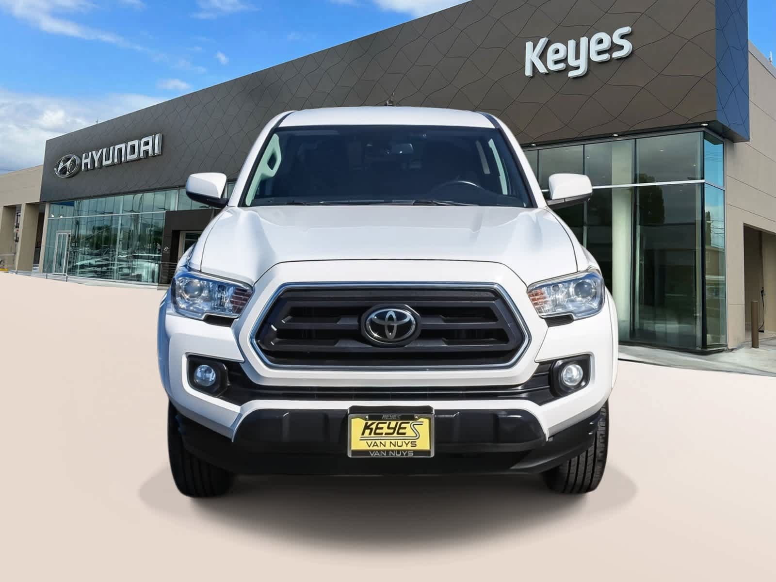 Used 2022 Toyota Tacoma SR5 RWD image 2