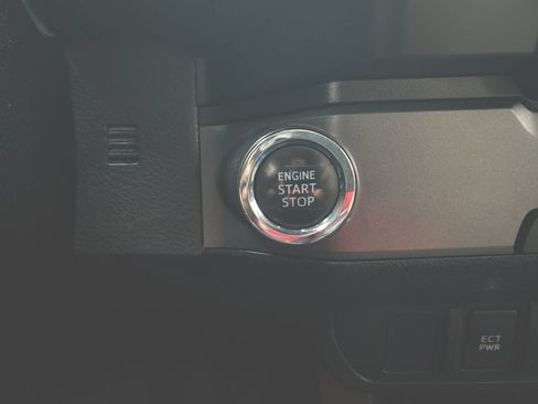 Used 2021 Toyota Tacoma TRD Off-Road RWD image 19