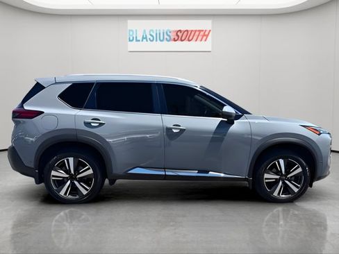 Used 2023 Nissan Rogue SL w/ SL Premium Package AWD/4WD image 2