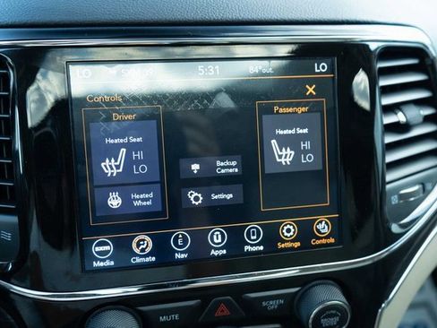 Used 2021 Jeep Grand Cherokee Limited image 23