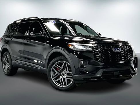 Used 2025 Ford Explorer ST-Line w/ ST-Line Street Pack image 1
