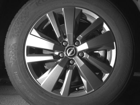 Used 2025 Nissan Pathfinder SV FWD image 13