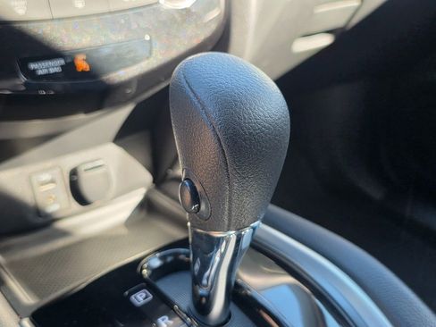 Used 2016 Nissan Rogue S image 39