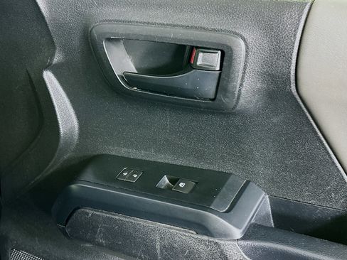 Used 2022 Toyota Tacoma SR image 28