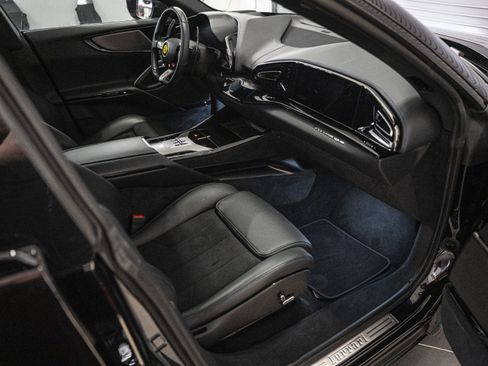 Used 2024 Ferrari Purosangue image 33