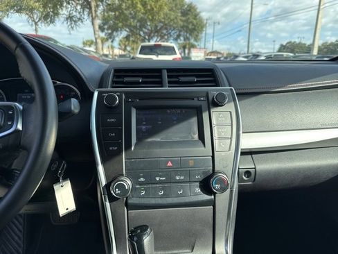 Used 2017 Toyota Camry SE image 26