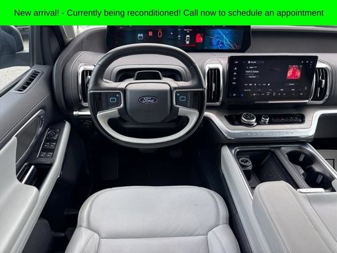 Used 2025 Ford Expedition Platinum AWD/4WD image 14
