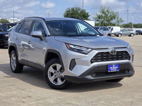 Used 2025 Toyota RAV4 XLE FWD image 2