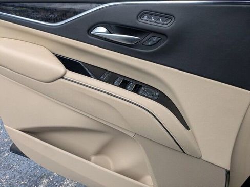 Used 2021 Cadillac Escalade Premium Luxury image 30