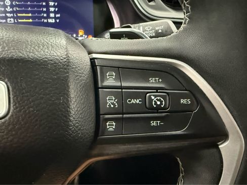 Used 2023 Jeep Grand Cherokee Limited w/ Luxury Tech Group II image 18