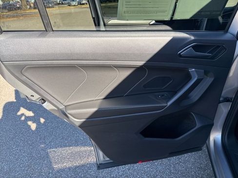 Used 2022 Volkswagen Tiguan SE image 22