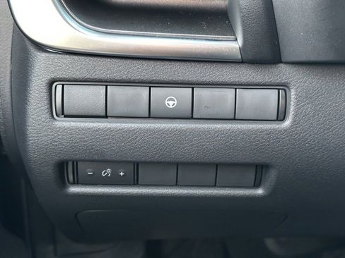 Used 2023 Nissan Rogue SV image 37