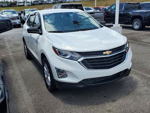 Used 2019 Chevrolet Equinox LS AWD/4WD image 2