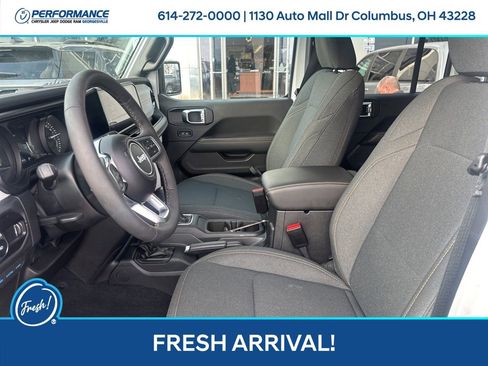 Used 2025 Jeep Wrangler Unlimited Sahara image 14