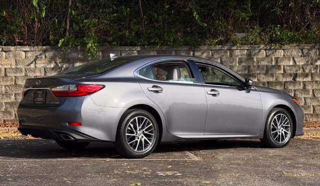 Used 2017 Lexus ES 350 w/ Luxury Package FWD image 5