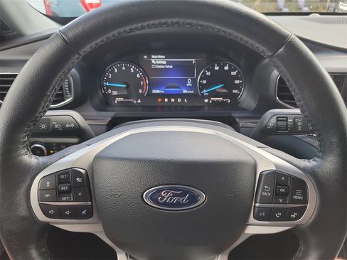 Certified 2023 Ford Explorer Limited w/ Limited Technology Package image 30