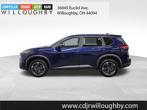 Used 2024 Nissan Rogue SV AWD/4WD image 5