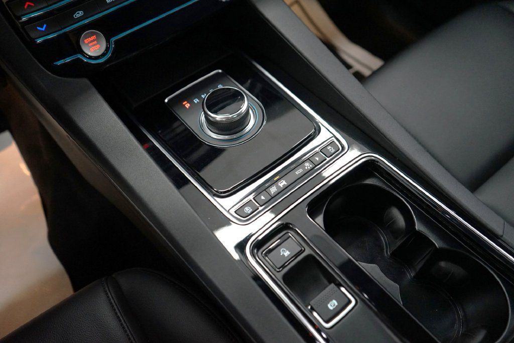 Used 2020 Jaguar F-PACE Premium AWD/4WD image 39