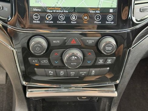Used 2022 Jeep Grand Cherokee Limited AWD/4WD image 30