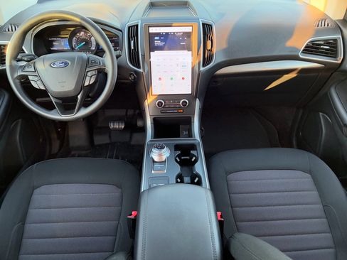 Used 2022 Ford Edge SE w/ Black Appearance Package image 2