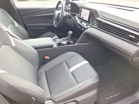 Used 2025 Toyota Camry SE image 33