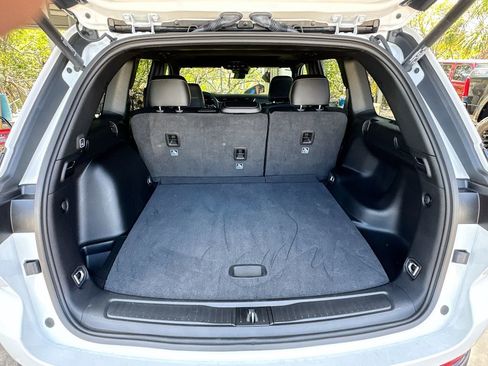 Used 2025 Jeep Grand Cherokee Laredo RWD image 30