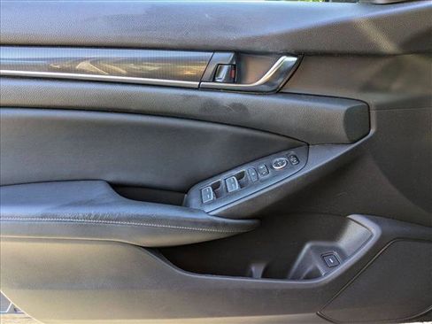 Used 2018 Honda Accord Sport image 9