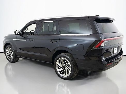 Used 2025 Lincoln Navigator Reserve AWD/4WD image 12