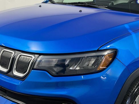 Used 2022 Jeep Compass Latitude image 11