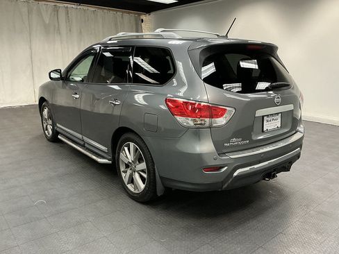 Used 2015 Nissan Pathfinder Platinum w/ Family Entertainment Package FWD image 3