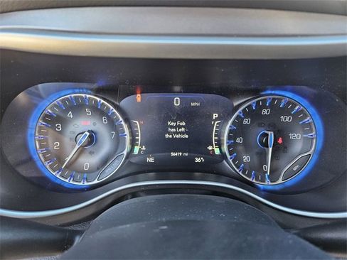 Used 2023 Chrysler Pacifica Touring-L image 28